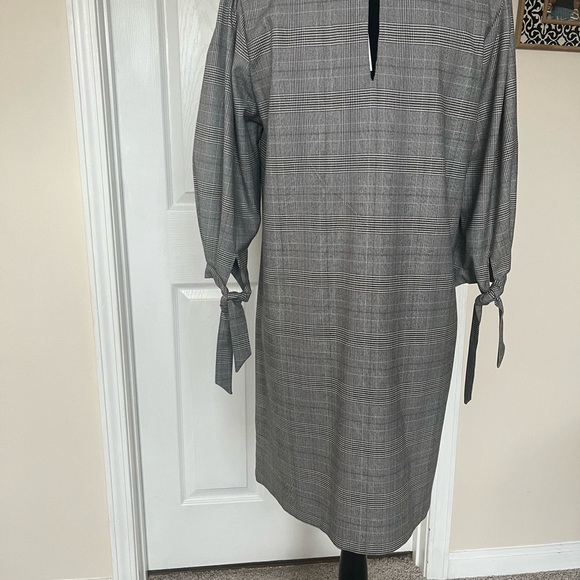 H&M, red, blk & wht plaid midi dress. Short tie sleeves. - Picture 5 of 6